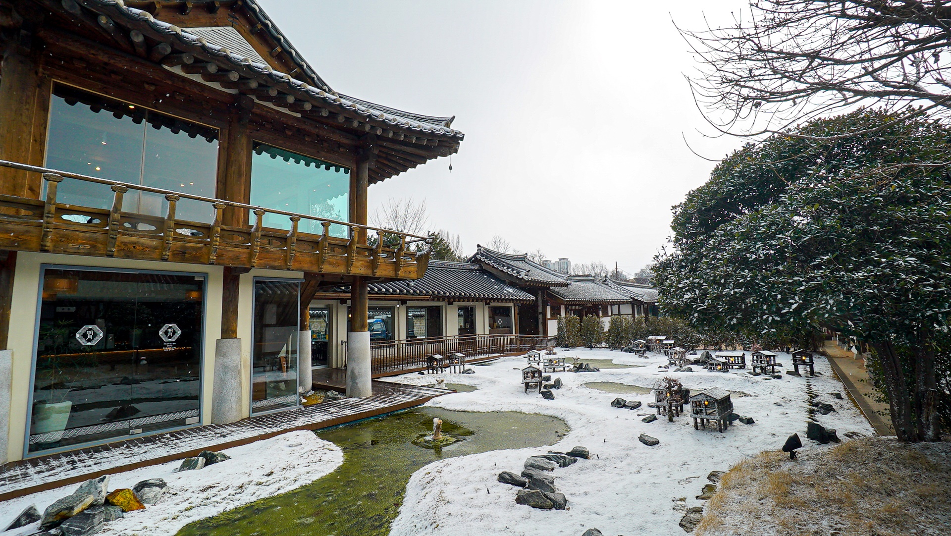 (재)김해문화관광재단 복합문화센터 '명월’ 눈 내리는 풍경 속 감성 명소로 주목