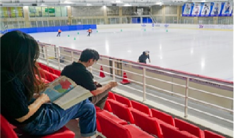 김해시민스포츠센터 빙상장 ‘이색 무더위 쉼터 개방 
