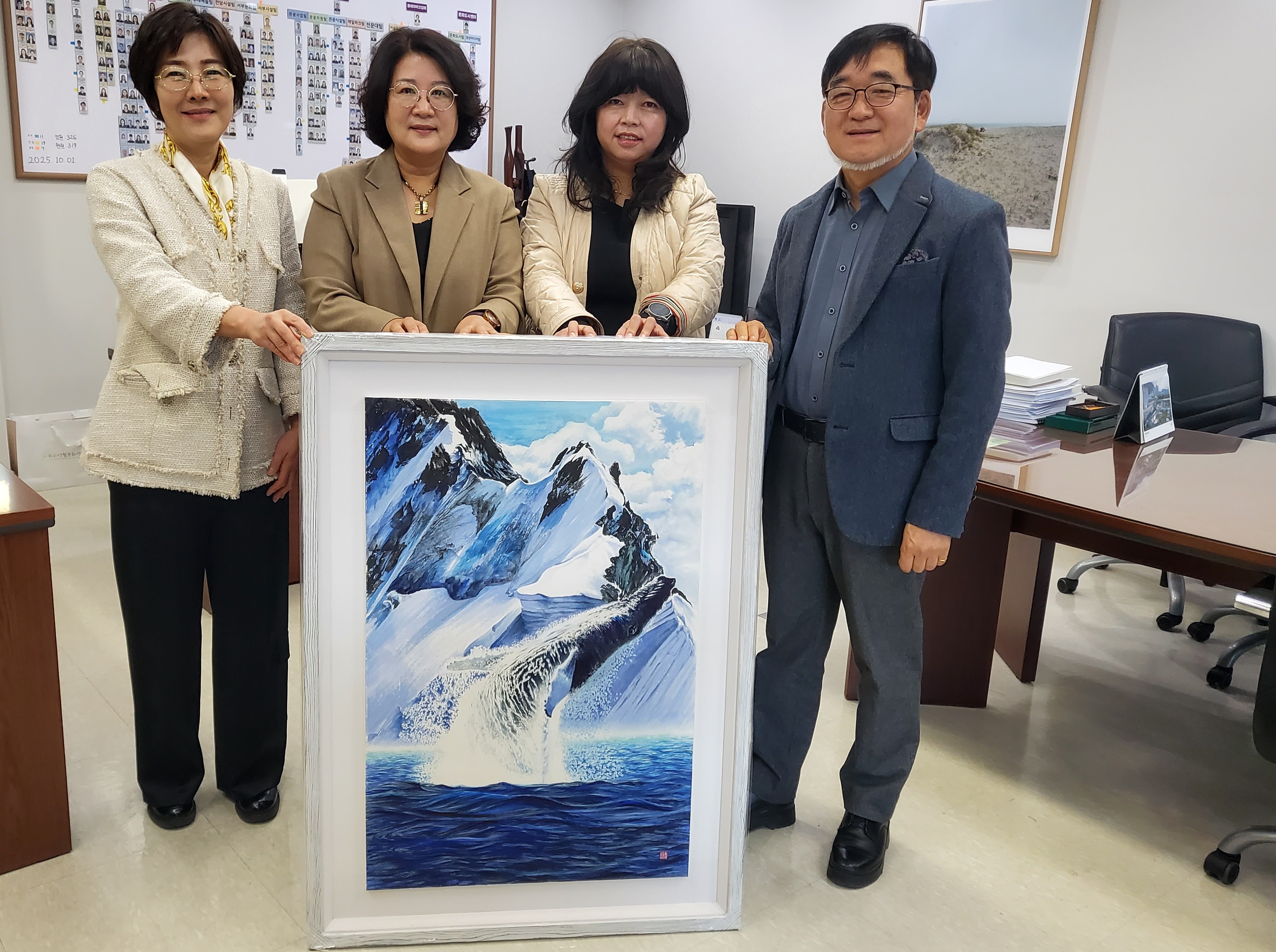 김해문화관광재단 윤슬미술관, 김해미술대전 대상작 2점 기증받아 소장품 등록