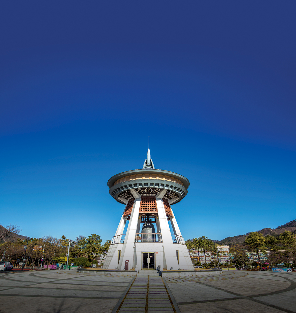 김해시민의종 전경2